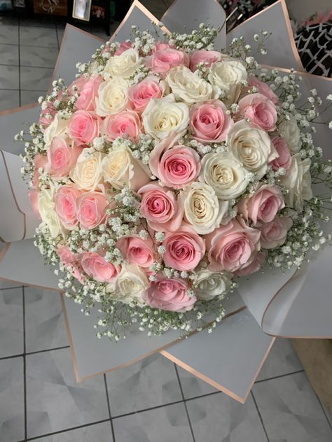 Nice Bouquet Flowers, Ramo Bouquet, Rose Bouquet Pink, Pink And White Bouquet, Wildflower Wedding Theme, Quinceanera Pink, Flower Boquet, Pink And White Roses, Birthday Flowers Bouquet