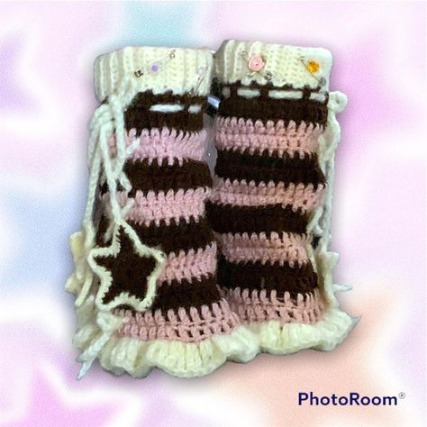 Kawaii Crochet Clothes, Cute Crochet Things, Velvet Crochet, Crochet Leg Warmers, Confection Au Crochet, Mini Crochet, Crochet Clothing And Accessories, Kawaii Crochet, Crochet Design Pattern