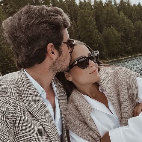 The Love Club, Shooting Photo, Old Money Aesthetic, Couple Outfits, Couple Aesthetic, Mode Vintage, Cute Couple Pictures, Cute Couples Goals, Couple Posing