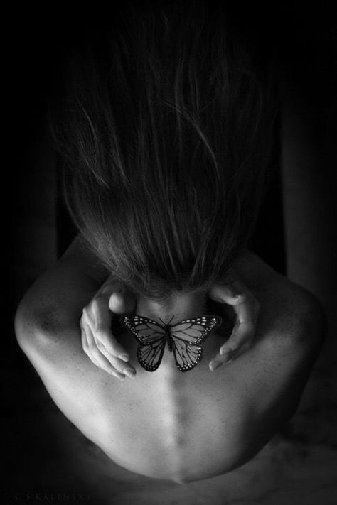 Body Photography, Black And White Portraits, Dark Photography, Portrait Inspiration, Butterfly Art, Artistic Photography, Photography Women, A Butterfly, Photography Inspo