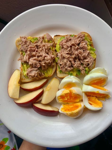 Tostadas con aguacate y atunhuevo cocidomanzana picada Makanan Rendah Kalori, Prettiest Celebrities, Healthy Food Menu, Resep Diet, Healthy Food Inspiration, Trening Fitness, Easy Healthy Meal Prep, Makanan Diet, Healthy Food Dishes