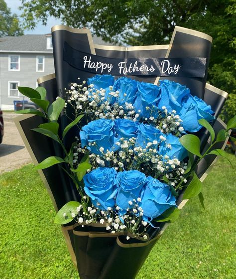 Father’s Day flat bouquet💙 . . . . . . #explorepage #smallbusiness #beginnerflorist🎀 #flatbouquet #fathersdaybouquet #happyfathersday #blueroses Beautiful Roses Bouquet, June 16, Blue Roses, Rose Bouquet, Happy Father, Happy Fathers Day, Bouquets, Florist, Fathers Day