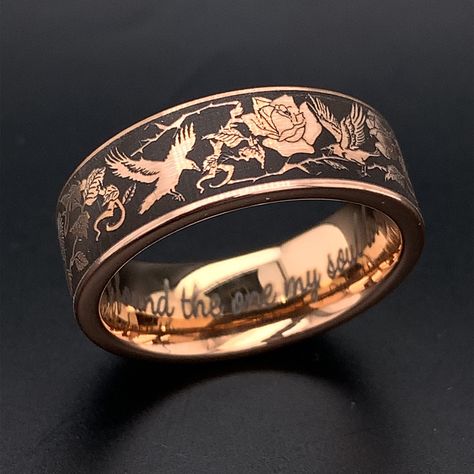 Add something unique and elegant to your jewelry collection. This wedding ring is crafted from rose gold plated tungsten carbbide with deluxe rounded comfort fit interior. The ring features a beautiful design with ravens & roses. Raven is a spirit bird. When you need spiritual rebirth, listen to her warnings respectfully. She is there to protect and guide. The ring is true to size and having your finger size properly measured before ordering is must. It is heavy enough to be felt and pretty enou Mens Rose Ring, Old School Wedding Rings, Baroque Wedding Ring, Cool Rings Gold, Fae Wedding Rings, Unique Rings Silver, Vintage Unique Engagement Rings, Victorian Wedding Rings, Christian Wedding Ring