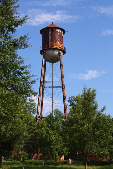 old water towers - Google Search Windmill Water, Old Steam Train, Old Windmills, Rust In Peace, Water Towers, Small Town Romance, Tower Building, Tower House, Amazing Buildings