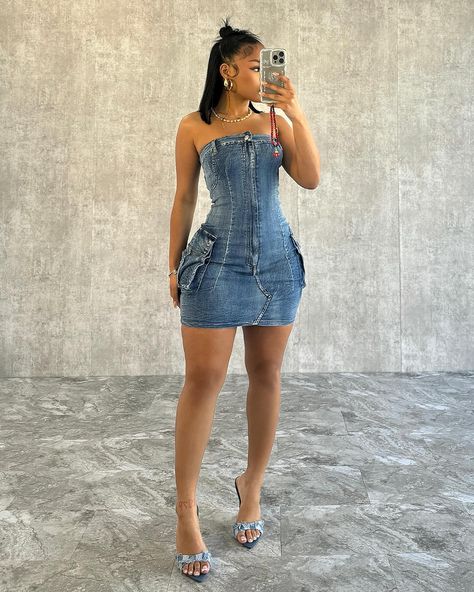 Short Denim Dress Outfit, Denim Dress Outfit Black Women, Classy Style Outfits, Jeans Dress Outfit, Denim Dress Outfit, Jean Outfit, Rihanna Looks, Hip Muscles, Birthday Board