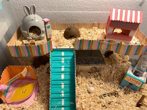 Diy Cardboard Hamster House, Dollar Tree Hamster Diy, Hamster Clothes Diy, Hamster Accessories Diy, Kawaii Hamster Cage, Hamster Home Diy, Ideas Para Hamster, Hamster Diy Toys, Homemade Hamster Toys