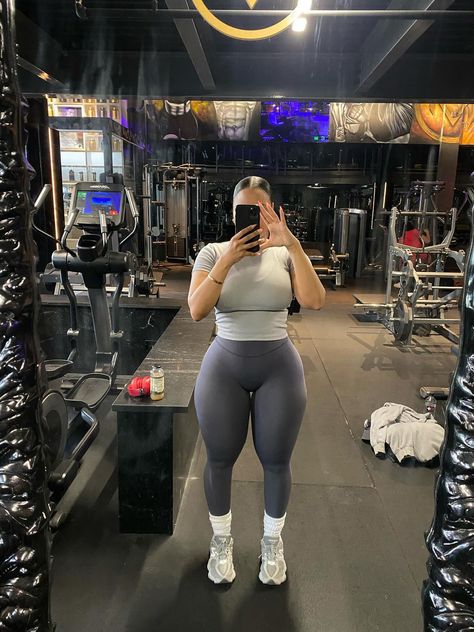 Curvy Toned Workout Women, Fitness Lifestyle Aesthetic Plus Size, Curvy Gym Body Type, Cute Gym Outfits Black Women, Slim Thick Gym Body Reference, Thick Fit Aesthetic, Fit Gym Women, 150 Lbs Women 5'3, Curvy Gym Aesthetic