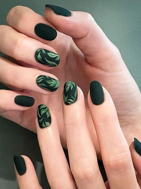 Elegant Fall Nails Short, Black And Forest Green Nails, Dark Summer Nail Ideas, Fall Nails Ideas Autumn Green, Plant Themed Nails, Alchemy Nails, Green And Black Nail Designs, Black And Green Nails Designs, Matt Nail Art