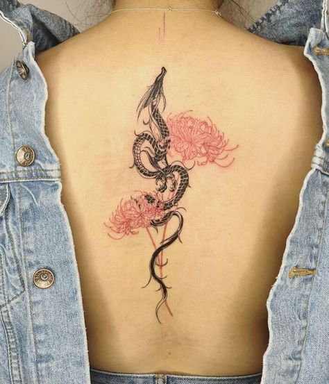 Chinese Dragon Spine Tattoo, Dragon Spinal Tattoo, Dragon Tattoo On Spine, Chinese Dragon Back Tattoo, Japanese Spine Tattoo Women, Japanese Spine Tattoo, Pelvis Tattoos Women, Dragon Spine Tattoo, Tattoos Spine