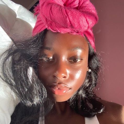 Clear Glowing Skin, Jeanne Damas, Dark Skin Beauty, Pretty Skin, Glowy Skin, Beauty Advice, Dark Skin Women, Trik Fotografi, Butter Chicken