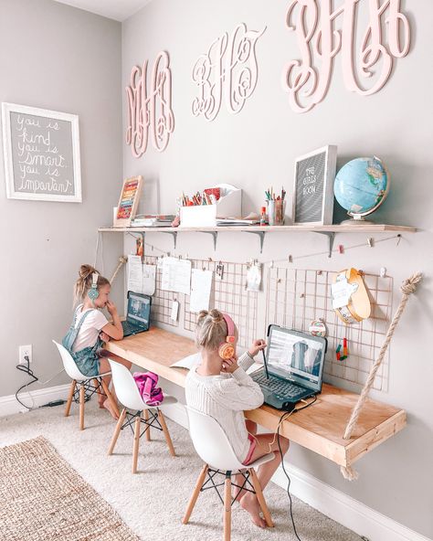 Kids Study Room Ideas, Playroom Desk, Kids Homework Room, Kids Study Room, Kids Study Area, Homeschool Room Design, Kids Room Desk, Homework Room, Kids Study Table