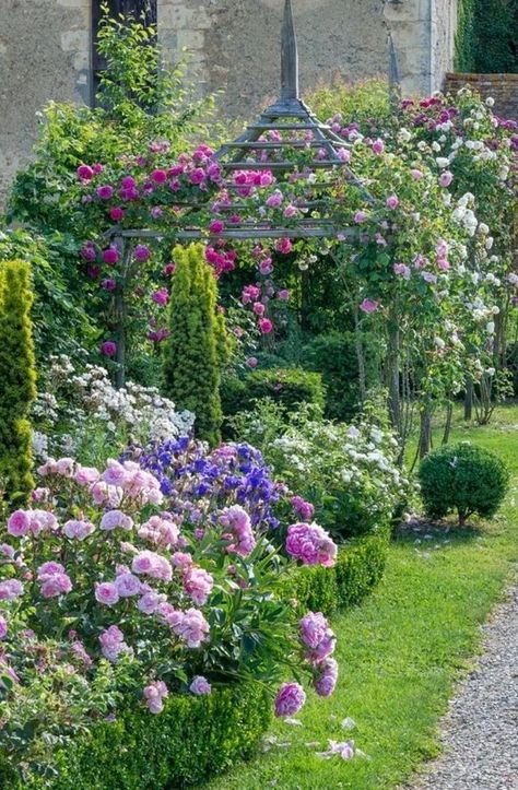 French Cottage Garden, French Garden Design, Hill Garden, Garden Nails, Rose Garden Design, My French Country Home, French Country Home, French Country Garden, Aesthetic Garden