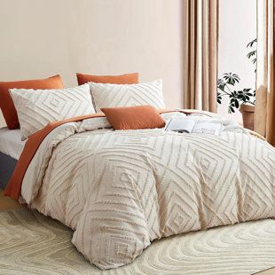 Rust Duvet Cover Bedroom Ideas, Black Cream And Burnt Orange Bedroom, Cozy Duvet Covers, Orange And Brown Bedroom, Neutral Bedroom Decor Earth Tones, Bedroom Burnt Orange, Burnt Orange Bedroom Ideas, Boho Bedspreads, Bed Sheet Ideas