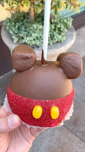 Mouse Candy, Disney Sweets, Disneyland Mickey Mouse, Mickey Party, Take My Money, My Money, Candy Apple, Party Treats, Candy Apples