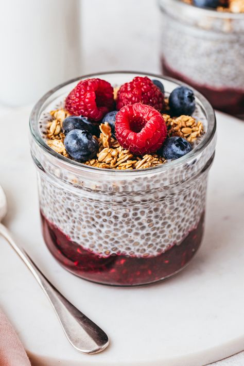 Pudding de Chia, La Recette Gourmande Smoothie Party, Blueberry Syrup, Berry Compote, Fruit Compote, Dessert Aux Fruits, Chia Pudding Recipes, Chia Seed Pudding, Christmas Brunch, Cereal Recipes