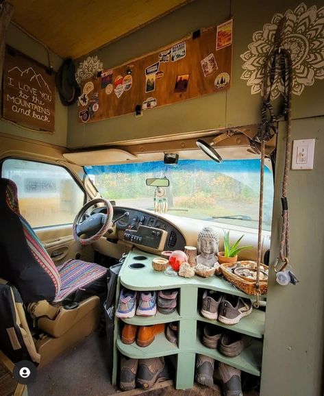 Rv Vans, Vw Minibus, School Bus Tiny House, Captains Chair, Old School Bus, Suv Camping, Bus Living, Kombi Home, Mobile Living