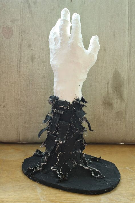 Tonns to do in ART!: Plaster Hand Sculpture Sculpture Plaster, Plaster Hands, Art Plaster, Sculpture Art Projects, Easy Sculpture, Cast Art, Art Lessons Middle School, Plaster Crafts, Plaster Sculpture