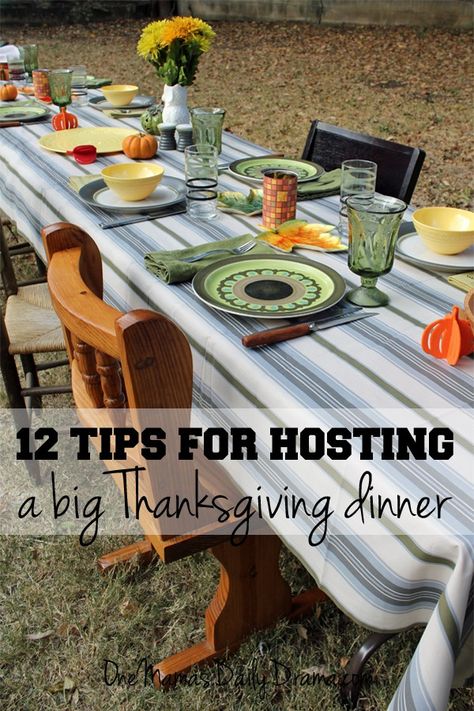 12 tips for hosting a big Thanksgiving dinner | One Mama's Daily Drama --- Plan a big celebration with friends and family. Lots of practical tips to save your sanity! {Sponsored by At Home} Thanksgiving Small Space, Outdoor Thanksgiving Table, Celebration With Friends, Hosting Friendsgiving, Hosting Thanksgiving Dinner, Outdoor Thanksgiving, Thanksgiving Entertaining, Thanksgiving Dinner Party, Dinner Party Decorations