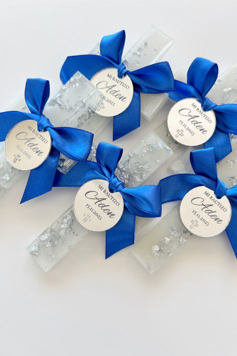 Unique Baptism Favors, Baptism Gift Ideas, Baptism Souvenir, Bautizo Ideas, Gift Ideas For Boys, Baptism Party Favors, Resin Bookmarks, Baptism Decorations, Baptism Ideas