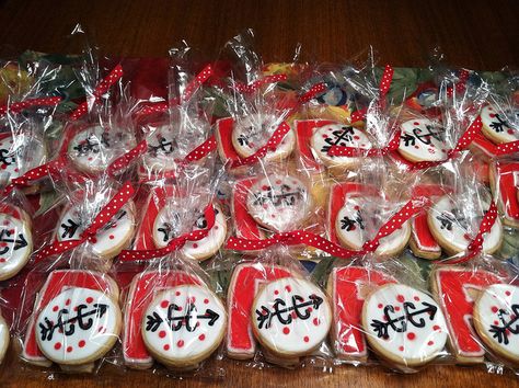 Cross country cookies for the middle school banquet, via Flickr. Cross Country Gift Ideas, Country Cookies, Cross Country Gift, High School Cross Country, Cross Country Coaching, Banquet Centerpieces, Cross Country Mom, Country Dinner, Team Dinner