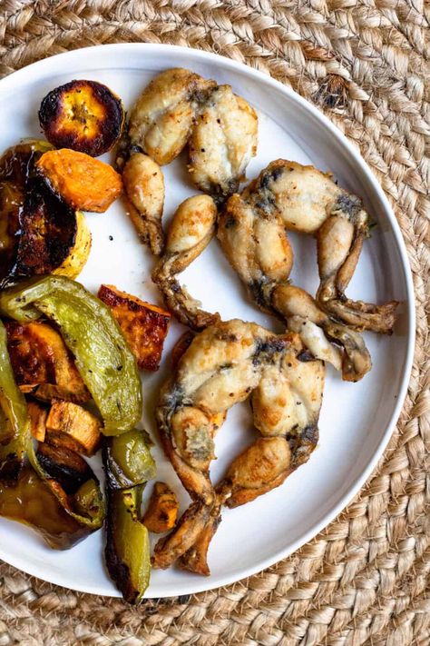 This recipe will teach you how to make perfect fried frog legs, including a lime marinade and a vegetable side dish! #froglegs #friedfroglegs #dominicanfood #appetizerrecipe Frog Balls Recipe, Frog Balls, Frog Legs Recipe, Fried Frog Legs, Frog Food, Food In Thailand, Lime Marinade, Vegetable Side Dish, Easy Summer Meals