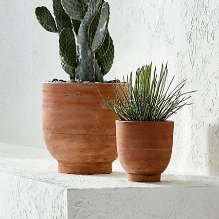 Apartment Furnishing, Terra Cotta Planters, Diy Planters Indoor, Light Terracotta, Garden Plans, White Planters, Chic Spaces, Terracotta Planter, Outdoor Pots