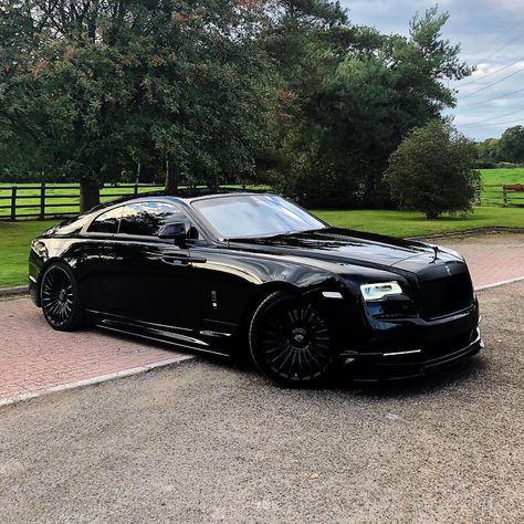 VENOM!✖️ #superautos365 📸 @_jackdeane ⠀ ⠀ #rr #rollsroyce #blackBadge #RollsRoyceWraith #Wraith #RollsRoyceBlackBadge #ghost… Auto Rolls Royce, Black Rolls Royce, Tmax Yamaha, Rolls Royce Black, Wallpaper Hippie, Luxury Cars Rolls Royce, Rolls Royce Wraith, Lux Cars, Pagani Huayra