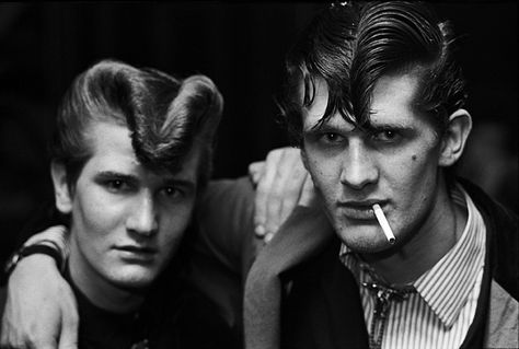 Brothers, Red Deer, Croydon, 1976 by Chris Steele-Perkins Picture: © Chris Steele Perkins / Magnum Photos Teddy Boy Style, Psychobilly, Teddy Boy Hair, Teddy Boy, Teddy Girl, Photographers Gallery, Teddy Boys, Boy London, Magnum Photos