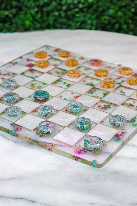 Checkers Board Game, Game Diy, Checkers Game, Challenging Games, Flowers Petals, Diy Games, Classic Games, Chess Set, Uv Resin