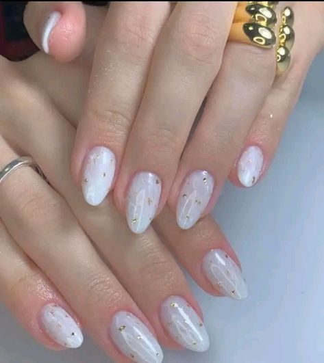 Nails White And Gold, Gold And White Nails, Hippie Nails, Nails Yellow, Subtle Nails, Simple Gel Nails, Casual Nails, Blush Nails, Pearl Nails