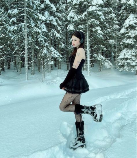 Winter Portraits Photography, Winter Senior Pictures, Winter Goth, Wanna Build A Snowman, Winter Grunge, Snow Photoshoot, Winter Portraits, Insta Poses, Goth Boots