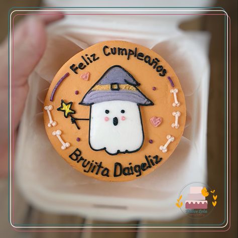 Follow us:
dulcelolacake - instagram
Dulce Lola - Facebook Halloween Cake Birthday, Halloween Bento Cake, Halloween Bday Cakes, Pasteles Halloween, Spooky Birthday, Cake Halloween, Pastel Cake, Halloween Birthday Cakes, 21st Bday Ideas