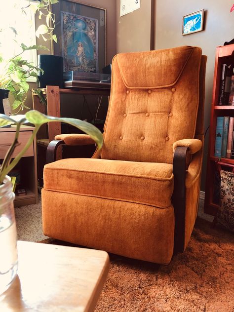 Vintage Recliner Chair, Vintage Recliner, Finishes Board, Mcm Chair, Theatre Inspiration, Retro House, Nostalgic Vibes, Vis Dev, Orange Velvet