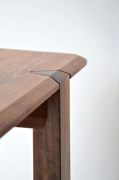 Flos Lamp, Details Furniture, Cement Furniture, Modern Table Design, Wood Table Design, Joinery Design, Timber Table, Furniture Details Design, Innovative Furniture