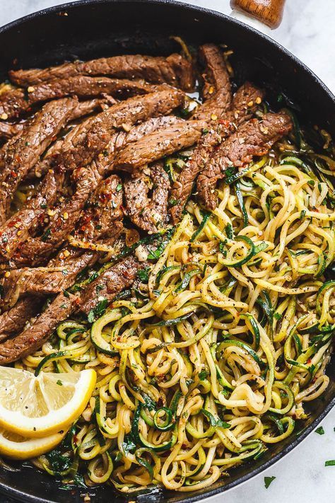 15-Minute Lemon Garlic Butter Steak Recipe with Zucchini Noodles — So much flavor and nearly IMPOSSIBLE to mess up! Delicious juicy marinated steak and zucchini noodles cook up together in just one… @Eatwell101 Lemon Garlic Butter Steak, Dinners Healthy, Zucchini Noodle Recipes, Butter Steak, Garlic Butter Steak, Resep Diet, Steak Butter, Marinated Steak, Steak Bites