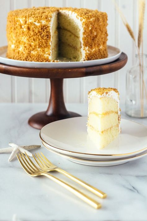 Lemon Crunch Cake Recipe, Lemon Crunch Cake, Hawaii Desserts, Lemon Crunch, Crunch Cake Recipe, Lemon Sponge Cake, Lemon Sponge, Crunch Cake, Cake Fork