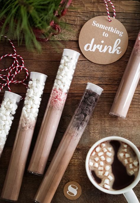 Ook leuk als doopsuiker Hot Cocoa Mix Gift, Hot Cocoa Mix Recipe, Edible Christmas Gifts, Hot Cocoa Mix, Diy Edible, Hot Cocoa Mixes, Hot Chocolate Bars, Cocoa Mix, Cocoa Bar