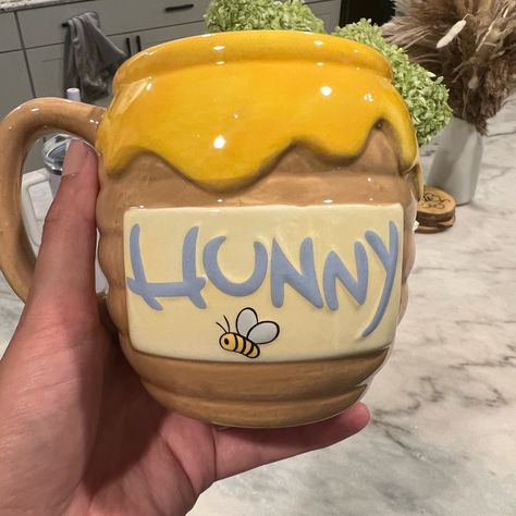 Winnie The Pooh Disney Mug Never Used, Small Chip Behind His Ear Winnie The Pooh Coffee Mugs, Winnie The Pooh Plate, Cute Mug Aesthetic, Winnie The Pooh Collection, Winnie The Pooh Ceramics, Winnie The Pooh Merchandise, Creative Mug Designs, Winnie The Pooh Things, Winnie The Pooh Merch