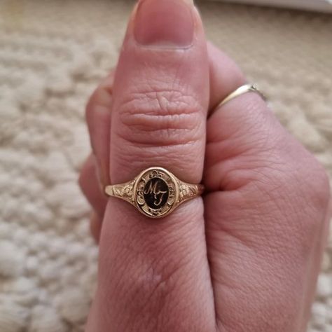 Over the years, we’ve had the privilege of creating unique signet rings for our amazing customers. Each ring tells its own story, designed to be worn daily and cherished forever. Whether it’s a timeless symbol of heritage, a modern take on tradition, or a deeply personal piece, our handcrafted signet rings are made to tell your story. Thank you to all our clients for trusting us with your visions—here’s to the timeless elegance of a signet ring that becomes a modern heirloom.” #MayvedaJewelr... Signet Engagement Rings, Jewelry Mood Board, Pinky Signet Ring, Pinky Finger, Gold Pinky Ring, Signet Rings Women, Edwardian Ring, Monogram Ring, Gold Signet Ring