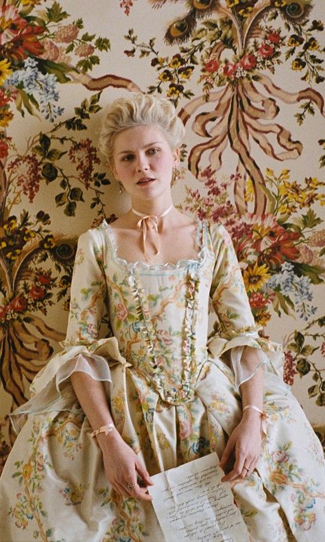 Sofia Coppola's Marie Antoinette (2006). Costume Designer: Milena Canonero. Marie Antoinette Film, Period Piece Movies, Marie Antoinette Movie, Marie Antoinette Costume, Marie Antoinette 2006, Rococo Fashion, 18th Century Fashion, Fav Movies, Costume Drama