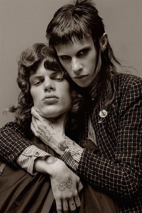 Pat Mcgrath, Alfred Stieglitz, Gender Neutral Fashion, Photographie Inspo, Steven Meisel, Human Poses Reference, Poses References, Human Poses, Foto Art