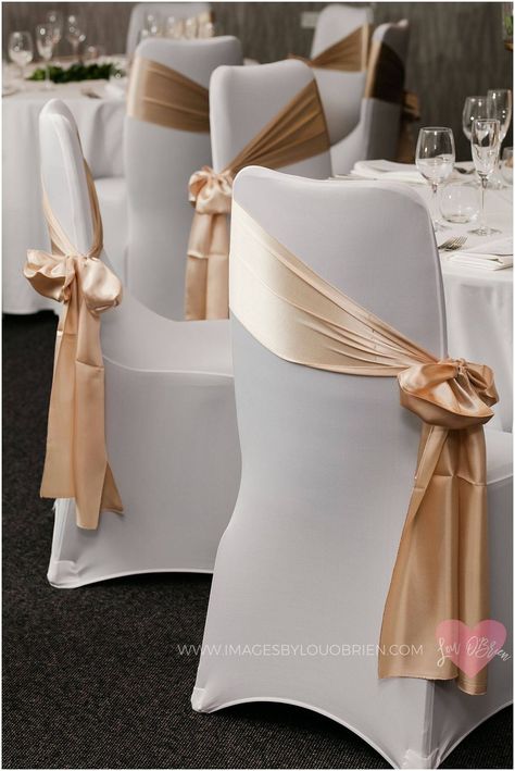 Chair Covers With Sash, Cover Chairs For Wedding, Covered Wedding Chairs, White Covered Chairs Wedding, Chair Decor Ideas Wedding, Chair Sash Tie Ideas, Wedding Guest Chair Decor, White Chair Covers With Gold Sash, Chair Ties Ideas