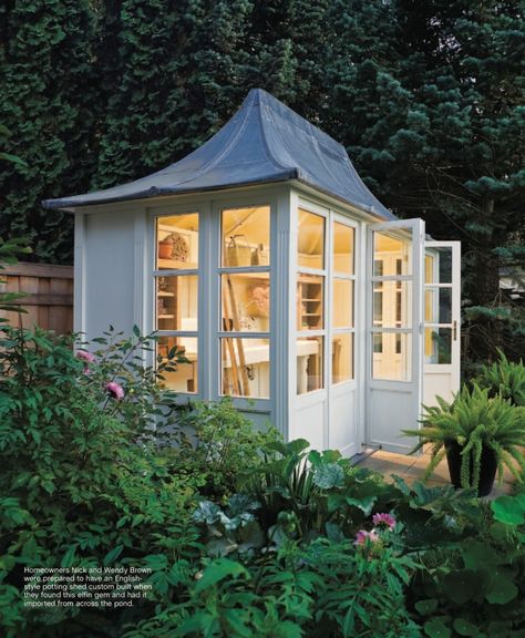 Something like this would make for a cute studio! Potting shed | photo andrea rugg Greenhouse Shed, Modern Garden Design, Potting Sheds, Casa Exterior, Patio Interior, Potting Shed, Garden Studio, Garden Buildings, Garden Structures