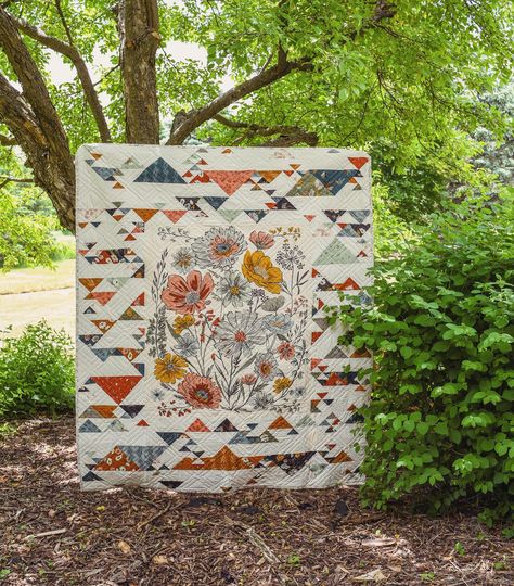 Gimme all the sunshine and flowers! It’s the Wildflower Walk quilt from my @modafabrics Woodland & Wildflowers collection! Woodland Wildflowers, Sunshine And Flowers, April 4, Baby Quilt, Quilt Ideas, The Sunshine, Baby Quilts, Wild Flowers, China