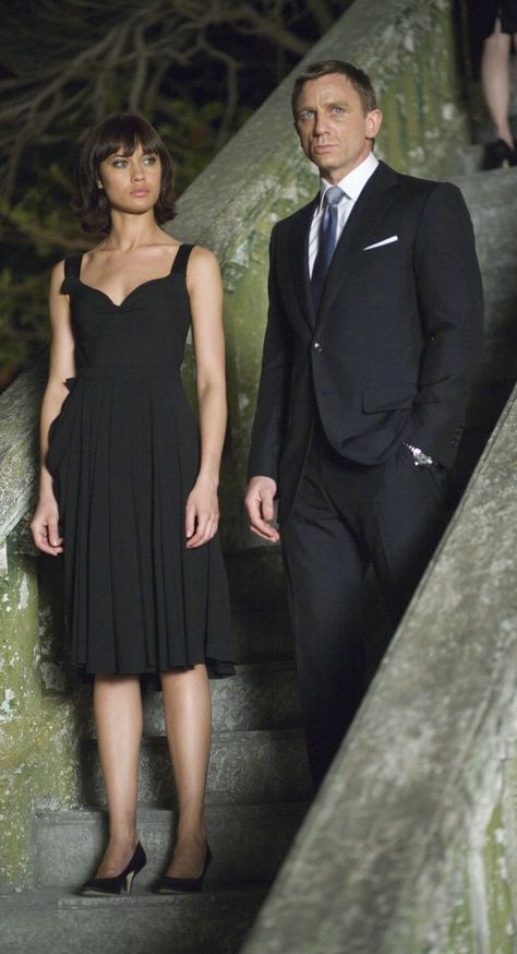 Olga Kurylenko and Daniel Craig (Quantum of Solace - 2008) Bond Girl Outfits, Best Bond Girls, James Bond Women, Quantum Of Solace, Bond Women, James Bond Party, James Bond Style, Daniel Craig James Bond, James Bond Girls