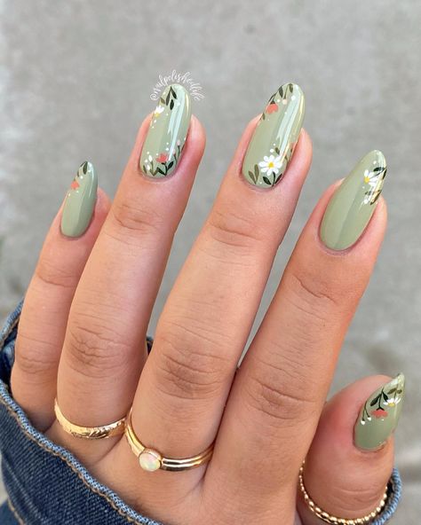 The floral nails we can't get enough of 🌼😍 💅: Sedona 📷: @nailpolishedlife Green Nail, Sage Green Floral Nails, Hippie Nails, Green Nail Designs, Her Nails, Cute Summer Nails, Nagel Inspo, Cat Kuku, Manicure Y Pedicure