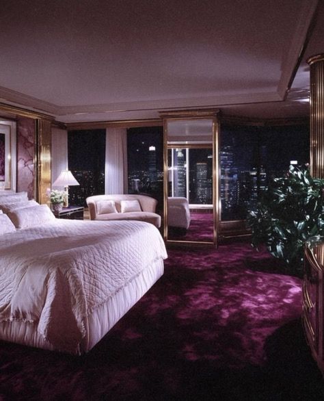 1980 Interior Design, Interior Design 80s, Bachelor Pad Style, Miami 1980s, Rich Houses, Bedroom Ideas Interior Design, 80s Luxury, Miami Penthouse, New York City Penthouse