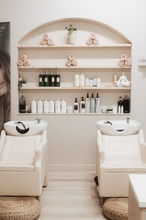 Small Salon And Boutique Ideas, Salon Interior Design Neutral, Hair Salon Back Wash, Beige Beauty Salon Aesthetic, Hair Salon Back Bar Ideas, Back Wash Area Salon, Beauty Bar Salon Ideas Luxury, Hair Salon Wash Station Ideas, Minimal Salon Design