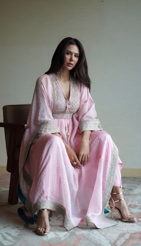 Sonam Bajwa, Best Friends Funny, Indian Aesthetic, Soft Silk Sarees, Photo Styling, Churidar, Wedding Party Dresses, Salwar Suits, Indian Wear