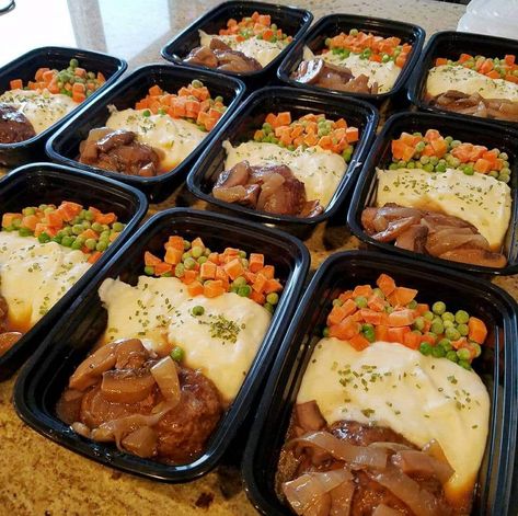 Meat Patties, Healthy Lunches For Work, Meal Prep Clean Eating, Easy Healthy Meal Prep, Mushroom Gravy, Salisbury Steak, Meal Prep Containers, Lunch Meal Prep, Pantry Staples